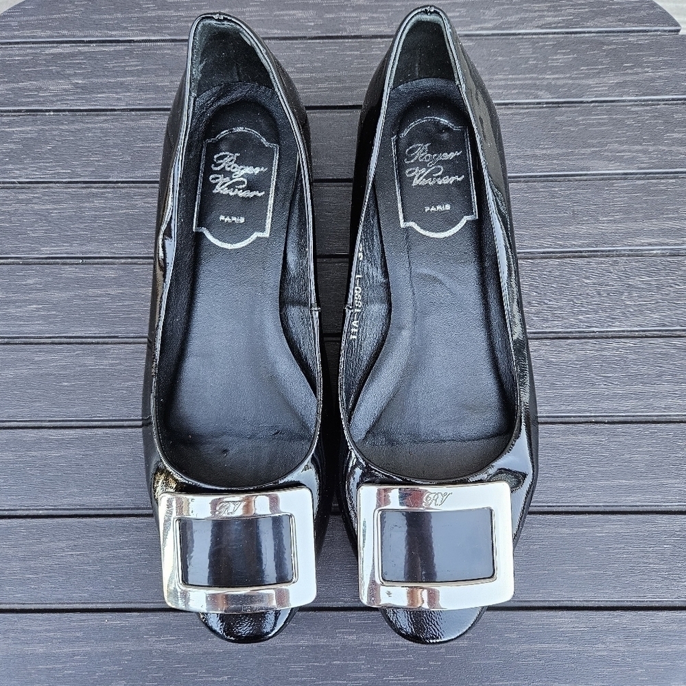ROGER VIVIER Paris Black Belle Patent Leather Buckle Pump Kitten Heels Size 38